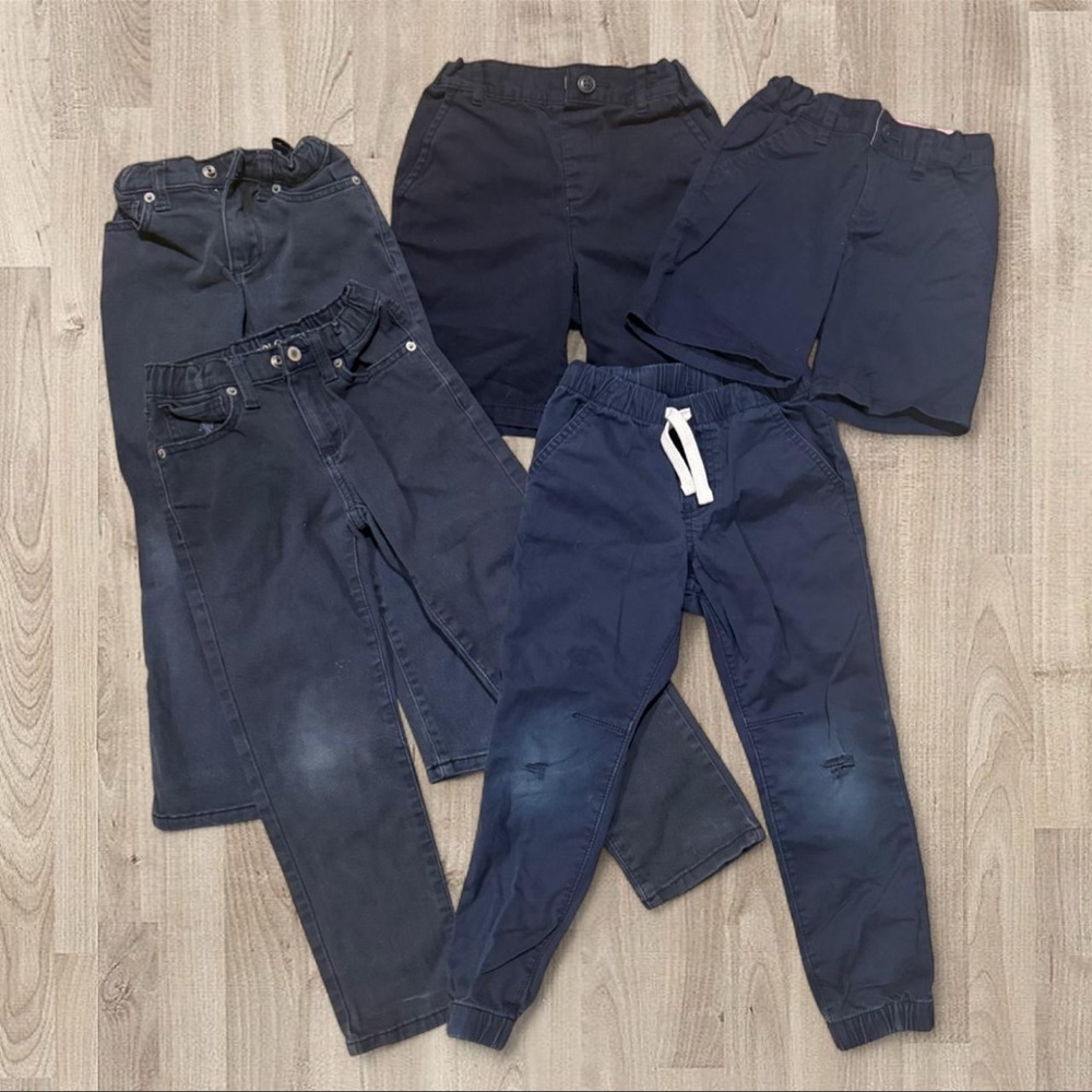 Bundle of 5T (Kindergarten)
Boys' Navy Blue Uniform Pants/Shorts!!
